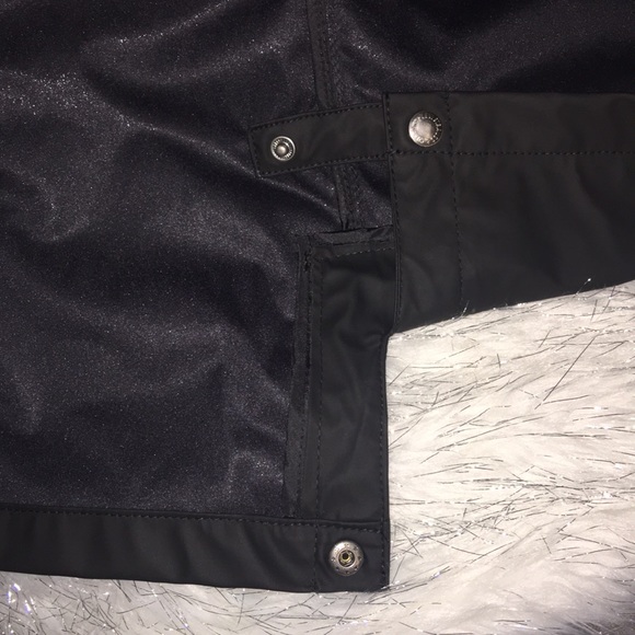 Levi’s black raincoat - Picture 7 of 7